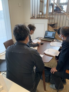 リモートで定例会議