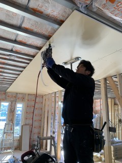 田山建設事務所新築工事・上棟から18日