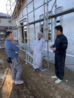 田山建設事務所新築工事・建具が入りました