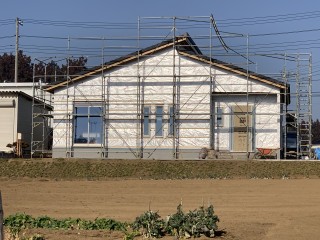 田山建設事務所新築工事・腰壁の笠木