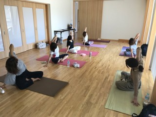地震に強い家の田山建設プレゼンツ「杜でヨガ」