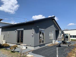 砕石を敷いたよ！