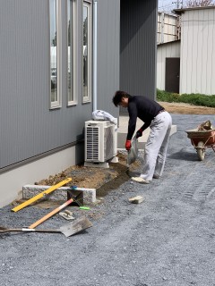 植栽する場所を作っています