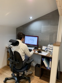 新しい事務所でお仕事開始したよ。