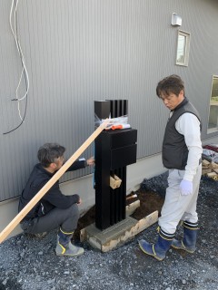 田山建設事務所にポストがついたよ