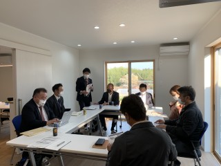 会議だよ！全員集合！