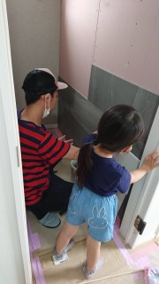 家族の手で仕上げるお家