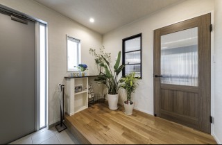 田山建設事務所の玄関ホール