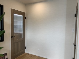 この壁に飾るものは何だと思う？