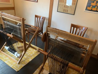 足踏み式機織り機