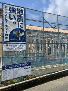 テクノストラクチャーの家建ててるよ
