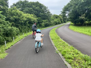 来るもの拒まず去るもの追わず