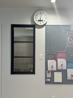 壁掛け時計、ここでいいのか？