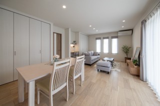 優しいカラーコーディネートのLDK