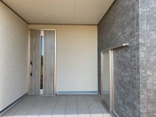 シンプルでカッコいい玄関ドア