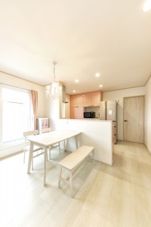 ブログで見学会・シャンデリアが可愛いLDK