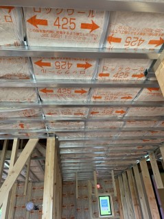 断熱材施工しました