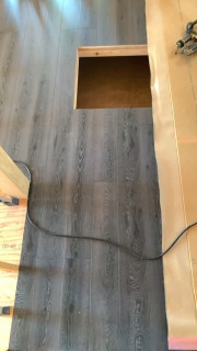 床の色はインディゴブルー